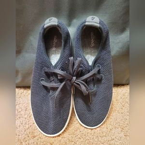 Allbirds Size 9 Womens Tree Skippers Black (White Sole)